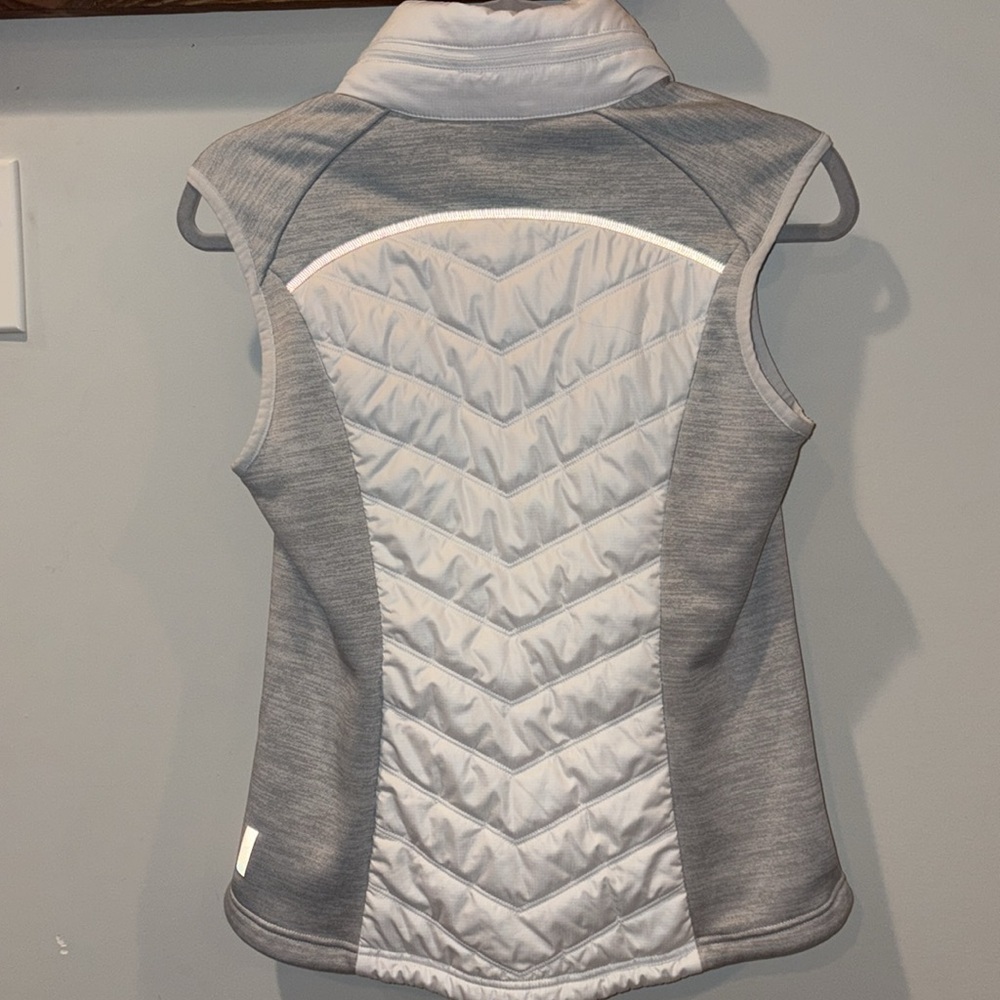 Zella Zelfusion Water Repellent Quilted Vest w/Hood Size Medium White/Gray - Picture 5 of 12